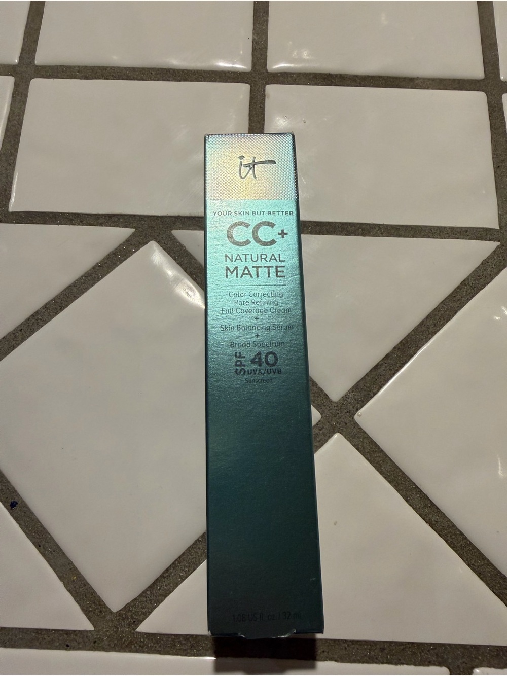it cosmetics CC+ Natural Matte Cream in Teal Packaging